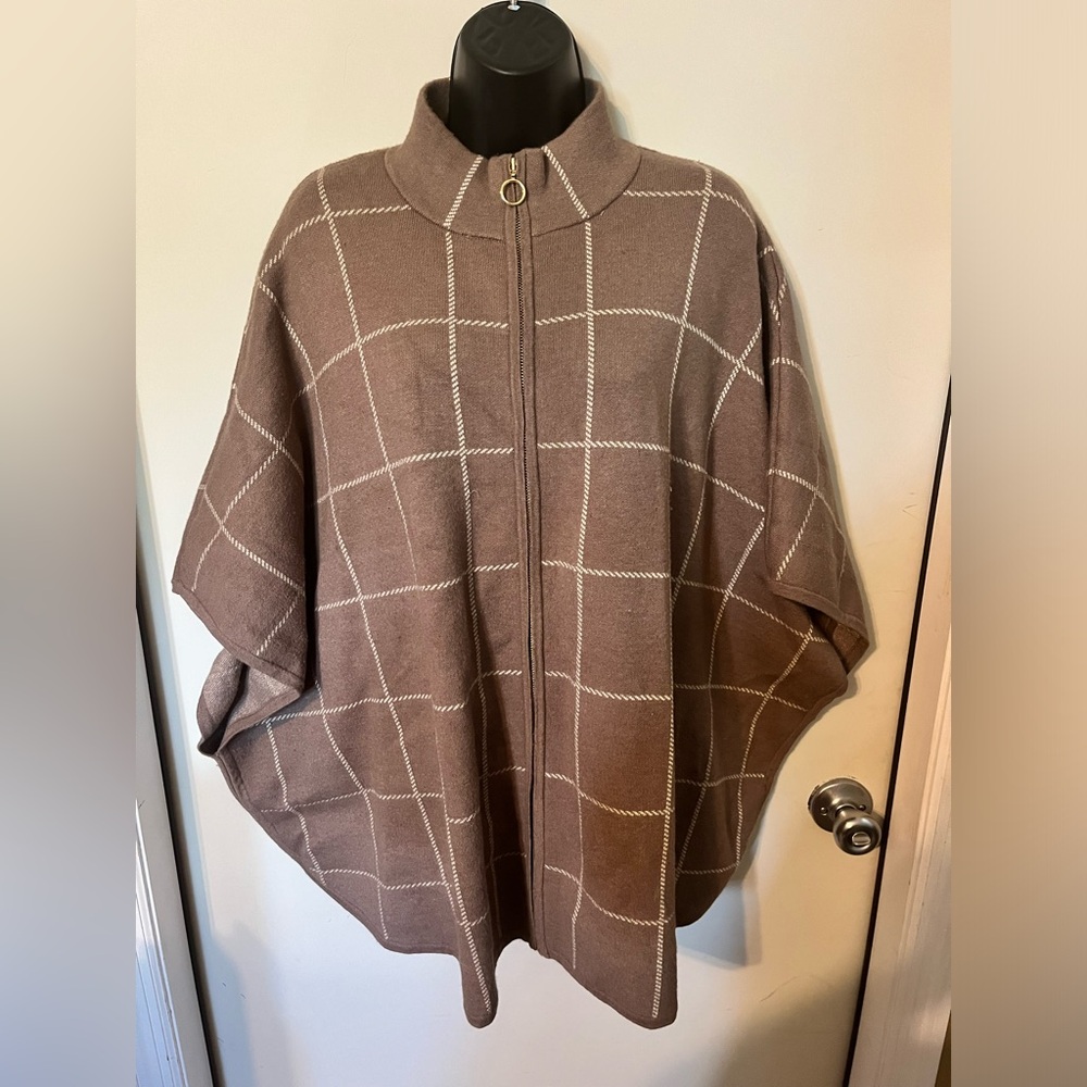 Tahari Zip Up Windowpane Cape Coat. Tan w/ gold hardware, Sz L / XL